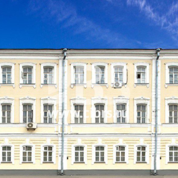 Административное здание Овчинниковская 6 общий вид