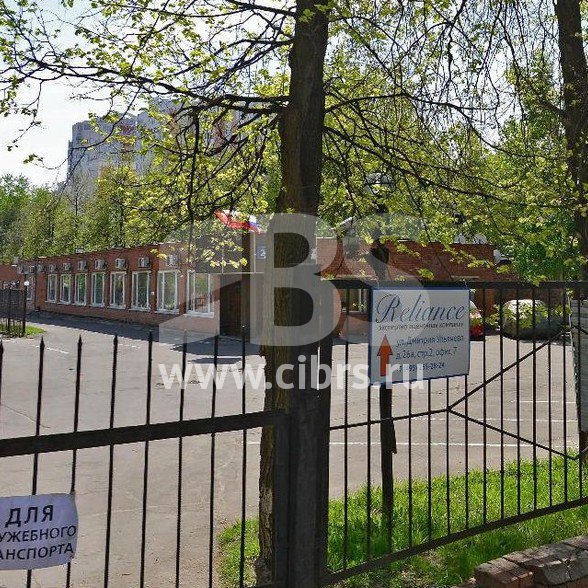 Административное здание Дмитрия Ульянова 26а с1 вид из парка