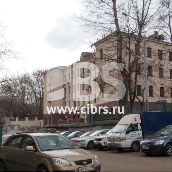 Административное здание Петра Романова 20 вид с парковки